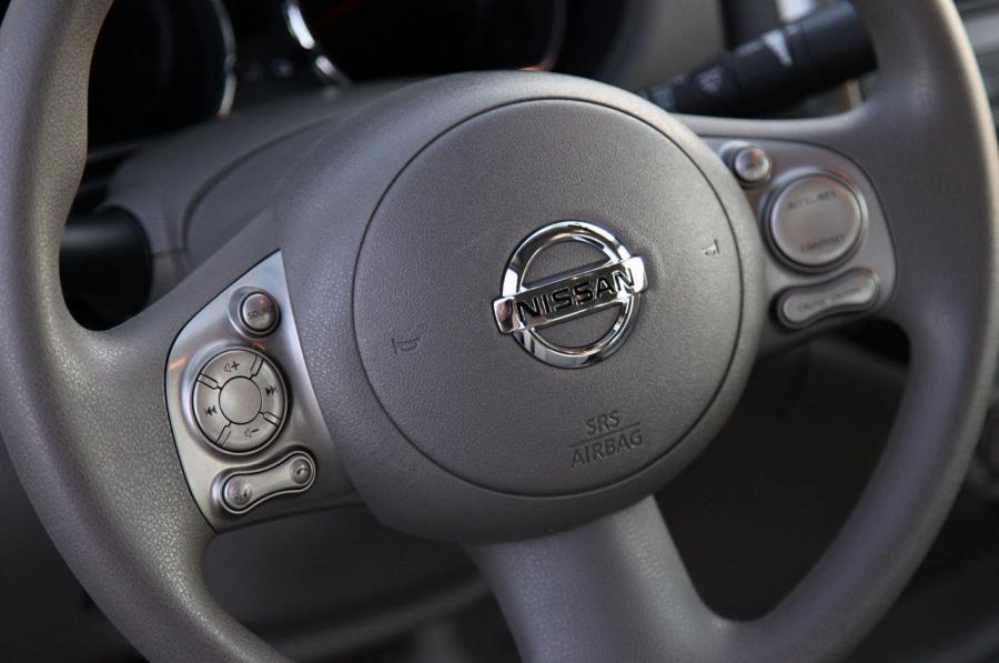  Nissan Versa 2012 года  (фото 24 из 111)